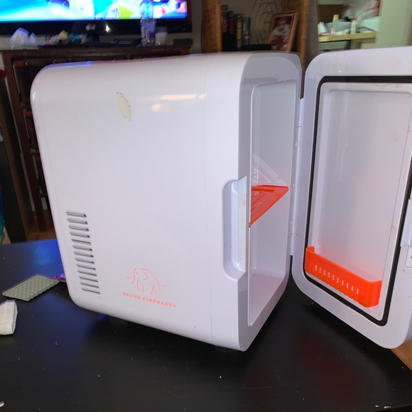 Drunk elephant skincare fridge - Picture 1 of 5